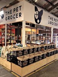 The Pet Grocers Philosophy Is As Pure And Authentic As It Is Hayvan Barinagi Hayvan Logosu Kopek Kulubeleri