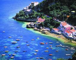 Famous sites, great restaurants and a range of exciting entertainment. Sesimbra Portugal Travel Guide