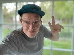 Happy Sunday! There will he a live today at noon, hope to see you there!