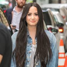 Demi lovato short hair demi lovato haircut demi lovato hair color demi lovato makeup medium hair styles curly hair styles great hair hair today hair dos. Demi Lovato S Stylist Reveals Reason For New Haircut