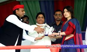 Akhilesh yadav vs mulayam singh clash over candidate list for up elections | oneindia news. Dimple Yadav Is Her Daughter In Law Mayawati