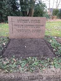 Datei:Grabstätte Gerhard Seifert.jpg