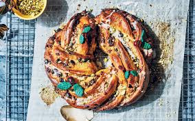 The bread recipe is essentially a sweet hawaiian bread recipe, but we're going to circle the parts and pieces to make a wreath. Christmas Couronne Wreath Recipe