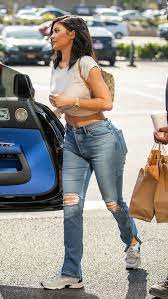 See all the sexy, chic looks kylie jenner wore during a utah vacation to kick off july 2020 — pics. ÙƒØ§ÙŠÙ„ÙŠ Ø¬ÙŠÙ†Ø± 2019 2020 Kylie Jenner å‡¯èŽ‰è©¹çº³ ã‚«ã‚¤ãƒªãƒ¼ ã‚¸ã‚§ãƒ³ãƒŠãƒ¼ ×§×™×™×œ×™ ×' × ×¨ ì¹´ì¼ë¦¬ ì œë„ˆ Kylie Jenner Outfits Casual Kylie Jenner Bikini Kylie Jenner Outfits