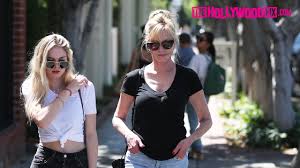 Melanie Griffith Stella Banderas Stop For Coffee At Alfreds On Melrose Place 4 21 17 Youtube Daughter of antonio banderas and melanie griffith. melanie griffith stella banderas stop for coffee at alfreds on melrose place 4 21 17