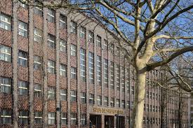 Wer einmal hinter die kulissen von abendschau und inforadio schauen möchte, kann an kostenlosen führungen durch das haus in der masurenallee teilnehmen. Sanierung Haus Des Rundfunks In Berlin Mauerwerk Kultur Baunetz Wissen