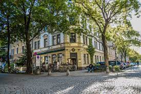 Both of these neighborhoods are virtually undiscovered by tourists even though neuhausen is home to a popular night club and the world's largest beer garden. Neuhausen Nymphenburg Munchen Trail