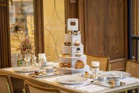 Şık, kaliteli ve lüks pastane konseptinin ülkemizdeki temsilcisi kandilli pastanesi, usta şeflerin ellerinden çıkan mevsimsel, günlük ve lezzetli mönüsüyle ve her detayında yer alan şık unsurlarıyla konuklarını ağırlıyor. Kandilli Pastanesi Luxury Patisserie Deneyimini Royal Afternoon Tea Box Ile Evlere Tasiyor Mall Motto