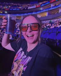 As I come up to nearly losing 4 stone, a question that constantly pops up  in my mind is why are we so obsessed with people's weight? And you'll  probably be thinking