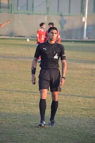 حكم الفار في مباراة اليوم هو الحكم محمد عباس قابيل ابن اخو الحكم ناصر عباس المتواجد في قناة الاهلي لتحليل الفقرة التحكيمية يا لجنة الحكام يا إتحاد الكورة أتقوا الله بقا زهقنا