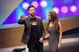 Laura, die in der vergangenen woche bei „let's dance rausgeflogen ist und jetzt folglich wieder mehr zeit hat, sich noch mehr der welt von social media zu die große hochzeit mit laura müller wird im sommer 2020 von rtl übertragen. Michael Wendler Echt Billig Fans Lachen Uber Skurriles Video Im Netz Gala De