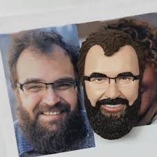 Custom Couple Bobble Head, the Bride Supports the Groom, Lifts up One of  Her Legs, Mischievous and Cute,can Add Animal