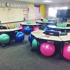 11 Easy Flexible Seating Ideas To Transform Your Classroom Try Bringing This Research Backed Approach To Your Students And See Th Mobel Fur Kleine Raume Schule