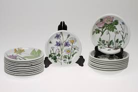 Images For 11150 Matservis 32 Delar Midsommar Design Marguerite Walfridsson Ikea 1970 Tal Auctionet Design Ikea Decorative Plates