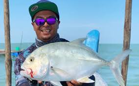 Merupakan anak kedua daripada 6 orang adik beradik bakal memeriahkan bidang seni dengan kebolehannya. Bot Terbalik Pengarah Filem Pitt Haniff Dikhuatiri Lemas Free Malaysia Today Fmt