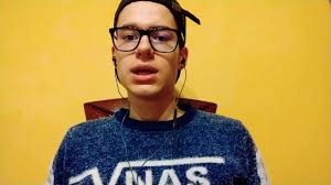 Es un juego grupal en donde todos los integrantes se sientan al rededor de un círculo. Explicacion Juego Congelados Youtube