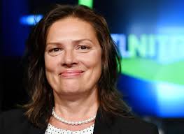 Declan rice wurde am 14.01.1999 in geboren. Stefanie Tucking 56 Ihr Plotzlicher Tod Gibt Ratsel Auf Freundin Rief Den Notarzt