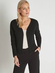 C'est une pièce indémodable que chaque femme se doit de posséder dans son dressing. Bolero Court ð—½ð—®ð˜€ ð—°ð—µð—²ð—¿ Mes Fringues