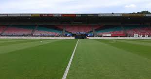De kuip is nederlands enige echte voetbalstadion,dicht op het veld,en niet zoals in de arena hoog boven in. Eerste Proeven Met Publiek In Voetbalstadions Gepland Sport Strategie