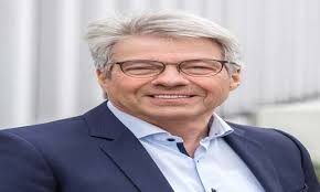 MORE THAN 8,000 KM DISTANCE ... … BUT A LOT OF SIMILARITIES!