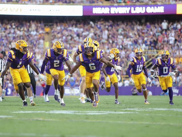 LSU football wakes up in second half, pulls past Louisiana Tech - Reveille