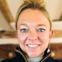 Kate Simpson's Instagram, Twitter & Facebook