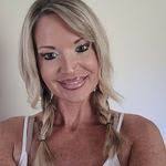 Kari Roark's Instagram, Twitter & Facebook