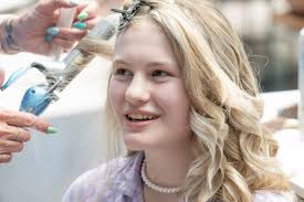 These cancer survivors ✨glowed✨at their annual prom! Thanks to University  Hospitals Rainbow Babies & Children's Hospital for hosting and Cleveland  Clinic Children's for joining us! Have you or your child attended our