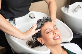 WOMEN HAIRCUT WITH SHAMPOO