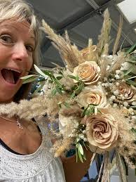 Who can recommend a florist for a wedding at Hollow Brook Golf Club?