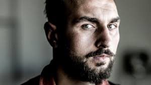 Spitsbroer Gökhan Girginol: 'Bij ons in de cité is iedereen acteur'