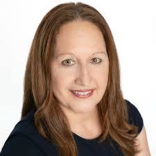 Lora Carr's Instagram, Twitter & Facebook