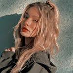 Violet Mayfield's Instagram, Twitter & Facebook