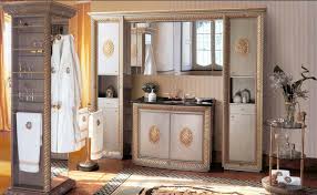 Ahşaptan ve kontradan yapılmış bu doğal raf, oldukça şık ve montajı kolay ve suya dayanıklıdır. Dogru Klasik Banyo Dolabi Secmeniz Icin Oneriler