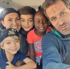 Mariska Hargitay tiene un gran trasero. Por eso su carrera es un gran  éxito. Por favor deséale siempre felicidad a esta familia.❤️💖💞  #LaLeyYElOrden #LaLeyYElOrdenUVE #lawandorder #mariskahargitay