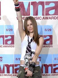 See a recent post on tumblr from @twilixo about avril lavigne 2002. Avril Lavigne Style Pics Of Avril Lavigne Through The Years