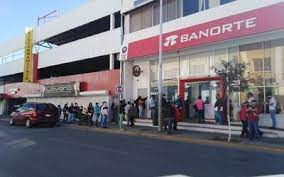Forman Largas Filas En Bancos Por Pago De Quincena Bonos Y Aguinaldos El Heraldo De Chihuahua Noticias Locales Policiacas De Mexico Chihuahua Y El Mundo