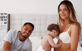 La modelo australiana de 23 años publicó una atrevida foto en instagram en la que dejó ver a sus 1.3 millones. Reportan Que Chicharito Hernandez Y Sarah Kohan Se Separaron Mediotiempo