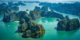 La baia di ha long è un'insenatura situata nel golfo del tonchino, in vietnam, e comprende circa 4° giorno: Vietnam La Baia Di Ha Long Tra Luci E Ombre