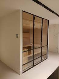 metalen pui als afscheiding van de sauna made by indoor steel badkamer staal metaal