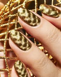 Gold Quenalbertini Gold Nails Gold More Pins Like This At Fosterginger Pinterest Goldene Nagel Magnet Nagel Magnetischer Nagellack