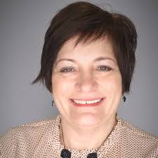 Leslie Bernhardt's Instagram, Twitter & Facebook