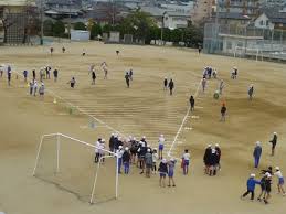 Jun 23, 2021 · ソフトボールのボールは野球のボールよりも大きく、戸惑う人もいるのではないでしょうか。今回は「ソフトボールのボールの握り方について」ご紹介していきます。 ã‚½ãƒ•ãƒˆãƒœãƒ¼ãƒ«æŠ•ã' æ–°å®®å°å­¦æ ¡
