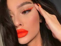 Try Some New Makeup Looks If You Re Feeling Bored With Your Everyday Makeup Here Are 12 Creative Ideas Orange Makeup Makeup Inspiration Creative Makeup Looks