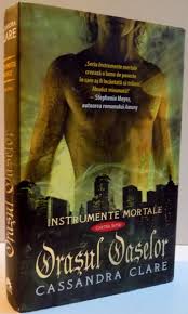 2:01:42 în filmul the mortal instruments: Instrumente Mortale Cartea Intai Orasul Oaselor 2011