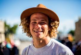 Alex Maes's Instagram, Twitter & Facebook