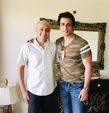 Sonu sood is now being praised by his industry colleagues like director farah khan, journalists like barkha dutt, sportspersons like sania mirza, besides but sood is a good example of why it doesn't have to be that way. Sonu Sood Chandigarh Businessman Become Real Life Heroes For Underprivileged Students Distribute Smartphones