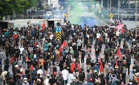 Jul 01, 2021 · ศาลออกหมายจับ จำเลยที่14 'ม็อบรีเด็ม' ชุมนุมหน้าศาลอาญา 2 พ.ค. 8fi5vvqenyeccm