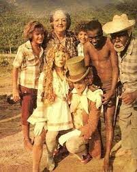 In the farm lives an old widow, dona benta (mrs. Http F I Bol Com Br 2012 04 18 1952 Elenco Reunido Na Versao Do Sitio Do Picapau Amarelo Ex Memorias De Infancia Seriados Antigos Em Algum Lugar Do Passado