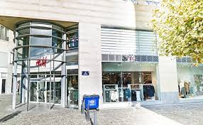 Accédez à l'adresse, au numéro de téléphone et aux horaires d'ouvertures ainsi qu'au trajet jusqu'au magasin. Le Magasin H M De L Ilot Saint Michel Fermera Definitivement En Aout